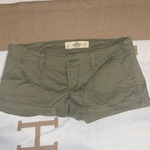 Hollister Women's Olive Cargo Shorts